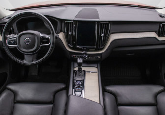 Подержанный автомобиль Volvo XC60 2018 года (13 фото)