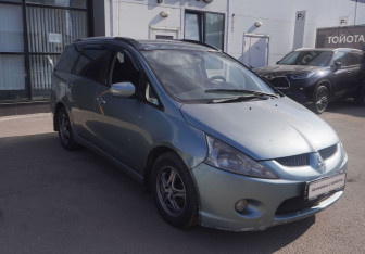 Подержанный автомобиль Mitsubishi Grandis 2007 года (3 фото)