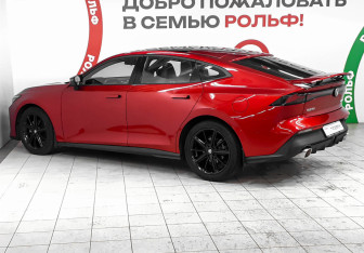 Подержанный автомобиль Changan UNI-V 2023 года (6 фото)
