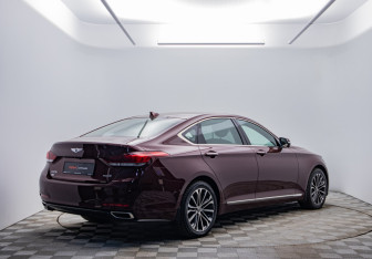 Подержанный автомобиль Hyundai Genesis 2015 года (5 фото)