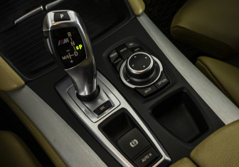 Подержанный автомобиль BMW X5 M 2010 года (16 фото)