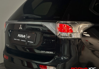 Подержанный автомобиль Mitsubishi Outlander 2012 года (22 фото)