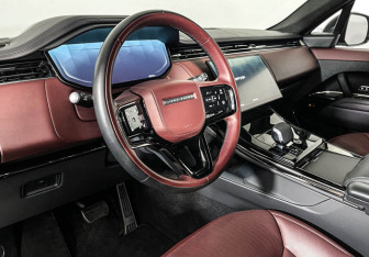 Подержанный автомобиль Land Rover Range Rover Sport 2023 года (13 фото)