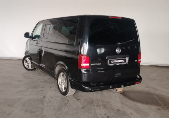 Подержанный автомобиль Volkswagen Multivan 2010 года (4 фото)