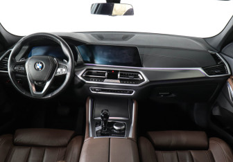 Подержанный автомобиль BMW X6 2022 года (11 фото)