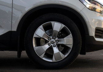 Подержанный автомобиль Volvo XC40 2019 года (18 фото)