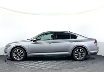 Подержанный автомобиль Volkswagen Passat Sedan 2019 года (8 фото)