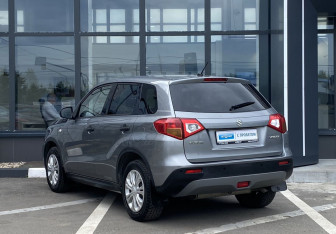Подержанный автомобиль Suzuki Vitara 2015 года (7 фото)