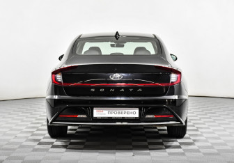 Подержанный автомобиль Hyundai Sonata 2021 года (6 фото)