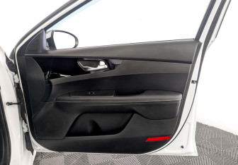 Подержанный автомобиль Kia Cerato Sedan 2019 года (24 фото)