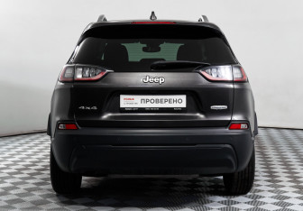 Подержанный автомобиль Jeep Cherokee 2018 года (6 фото)