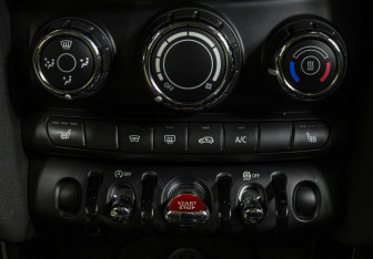 Подержанный автомобиль MINI Hatch 2019 года (16 фото)