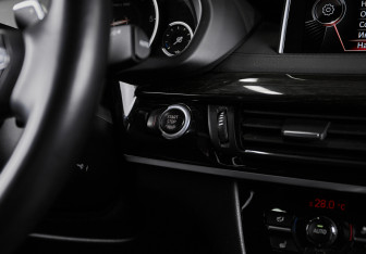 Подержанный автомобиль BMW X6 2014 года (16 фото)