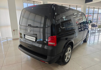 Подержанный автомобиль Volkswagen Caravelle 2014 года (5 фото)