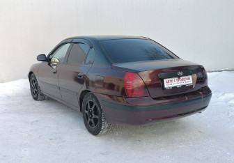 Подержанный автомобиль Hyundai Elantra Sedan 2004 года (7 фото)
