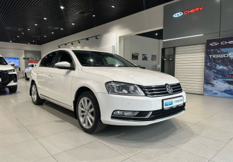 Подержанный автомобиль Volkswagen Passat Sedan 2012 года (3 фото)