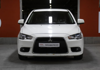 Подержанный автомобиль Mitsubishi Lancer Sedan 2014 года (2 фото)