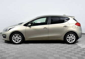 Подержанный автомобиль Kia Ceed Hatchback 2017 года (24 фото)