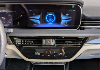 Подержанный автомобиль Hongqi HS5 2023 года (15 фото)