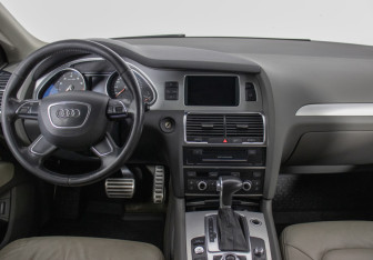 Подержанный автомобиль Audi Q7 2013 года (13 фото)