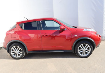 Подержанный автомобиль Nissan Juke 2011 года (7 фото)