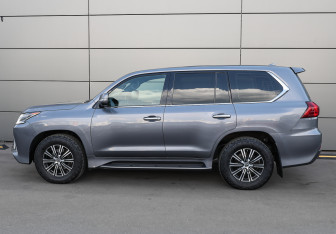 Подержанный автомобиль Lexus LX 2019 года (8 фото)