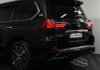 Подержанный автомобиль Lexus LX 2021 года (24 фото)