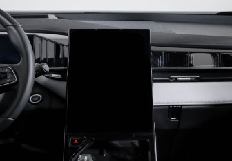 Подержанный автомобиль Geely Atlas 2024 года (13 фото)