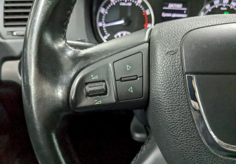 Подержанный автомобиль Skoda Octavia Liftback 2013 года (25 фото)