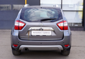 Подержанный автомобиль Nissan Terrano 2016 года (7 фото)
