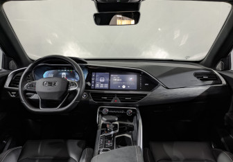 Подержанный автомобиль Geely Tugella 2023 года (14 фото)