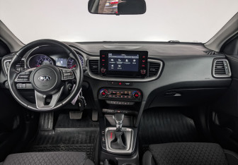 Подержанный автомобиль Kia Ceed Hatchback 2020 года (14 фото)