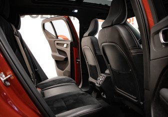 Подержанный автомобиль Volvo XC40 2019 года (28 фото)