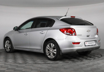 Подержанный автомобиль Chevrolet Cruze Hatchback 2013 года (7 фото)