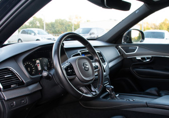 Подержанный автомобиль Volvo XC90 2019 года (9 фото)