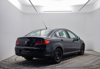 Подержанный автомобиль Peugeot 408 2013 года (5 фото)