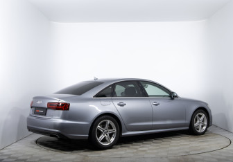 Подержанный автомобиль Audi A6 Sedan 2015 года (5 фото)