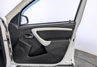 Подержанный автомобиль Nissan Terrano 2020 года (24 фото)