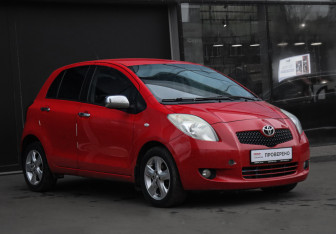 Подержанный автомобиль Toyota Yaris Hatchback 2008 года (3 фото)