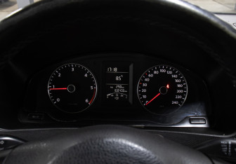 Подержанный автомобиль Volkswagen Caravelle 2012 года (14 фото)