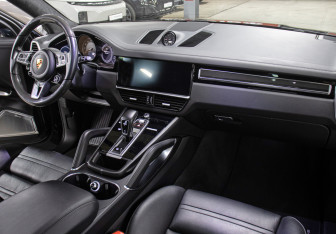 Подержанный автомобиль Porsche Cayenne 2018 года (11 фото)