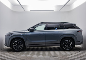 Подержанный автомобиль Jaecoo J8 2024 года (8 фото)