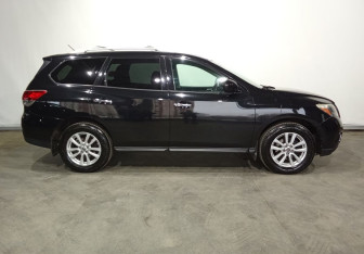 Подержанный автомобиль Nissan Pathfinder 2016 года (7 фото)