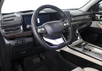 Подержанный автомобиль Exeed VX 2023 года (13 фото)