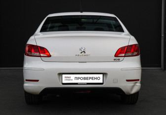 Подержанный автомобиль Peugeot 408 2014 года (5 фото)