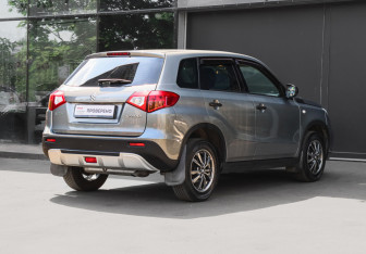 Подержанный автомобиль Suzuki Vitara 2015 года (4 фото)