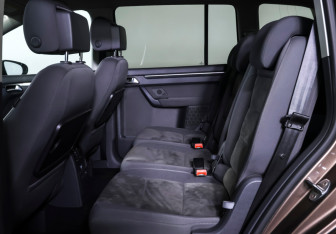 Подержанный автомобиль Volkswagen Touran 2013 года (11 фото)