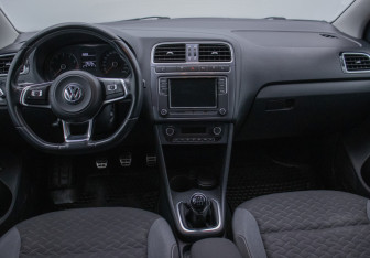 Подержанный автомобиль Volkswagen Polo Sedan 2018 года (13 фото)