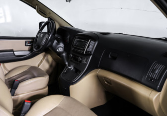 Подержанный автомобиль Hyundai H-1 2018 года (11 фото)