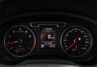 Подержанный автомобиль Audi Q3 2013 года (11 фото)